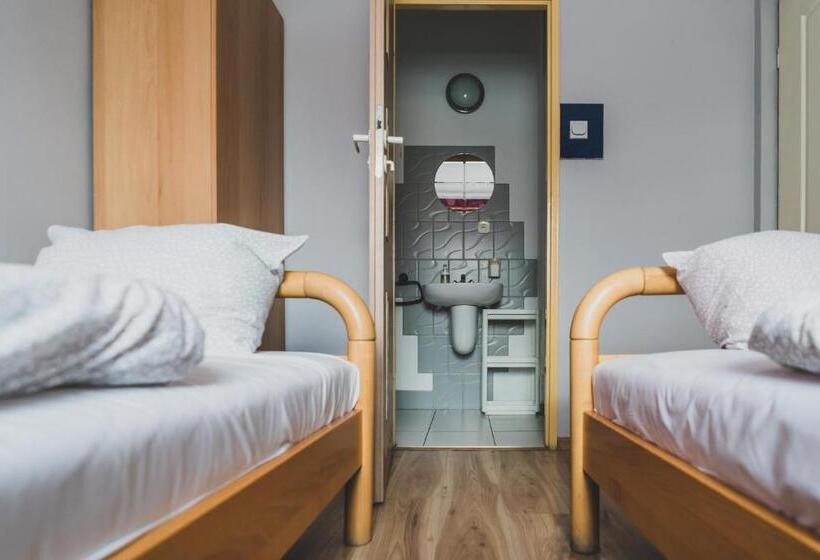 הוסטל Zajazd Pod Lipami