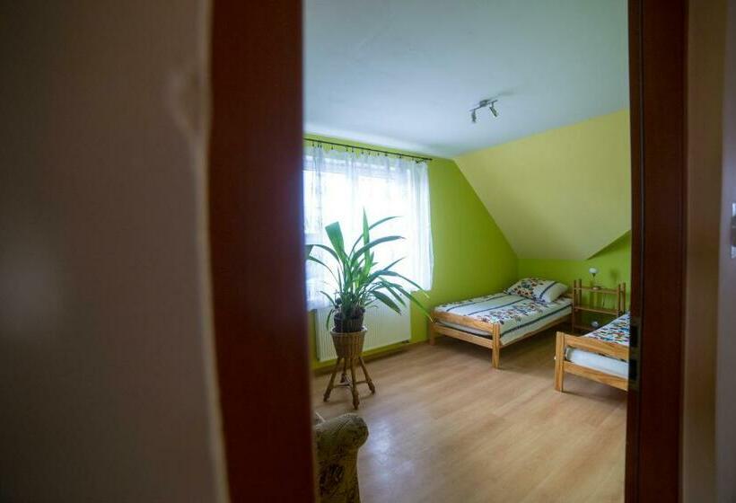 הוסטל Zajazd Relax