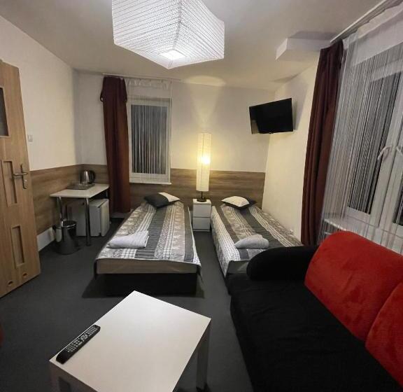 住宿加早餐  Antonina Pensjonprzykortach