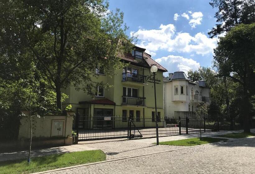 住宿加早餐  Antonina Pensjonprzykortach