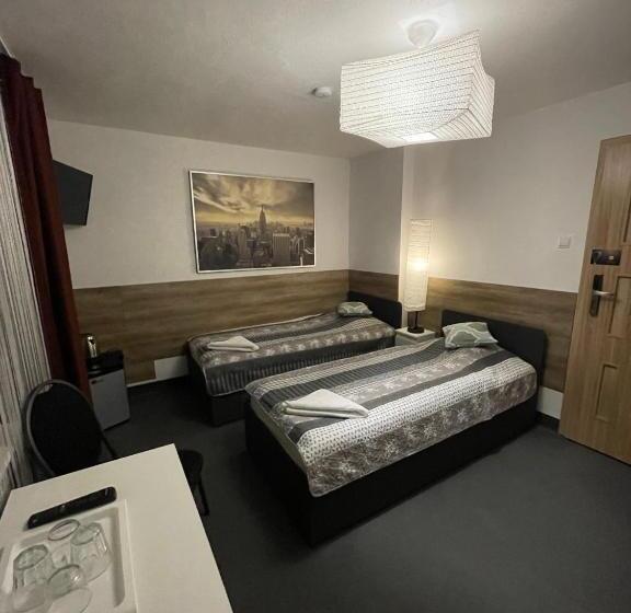 住宿加早餐  Antonina Pensjonprzykortach