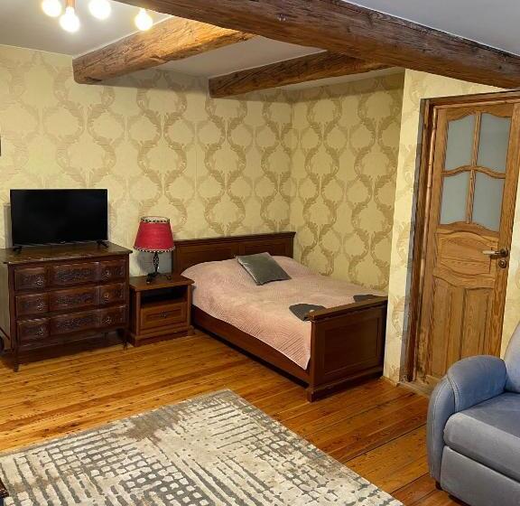 Bed and Breakfast Dworek Galosa