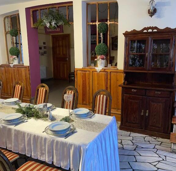 Bed and Breakfast Dworek Galosa