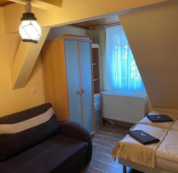 Bed and Breakfast Dworek Galosa