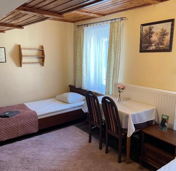 Bed and Breakfast Dworek Galosa