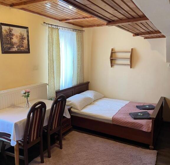 Bed and Breakfast Dworek Galosa