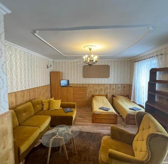 Bed and Breakfast Dworek Galosa