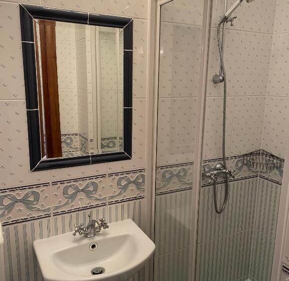 Bed and Breakfast Dworek Galosa