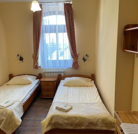 Bed and Breakfast Dworek Galosa