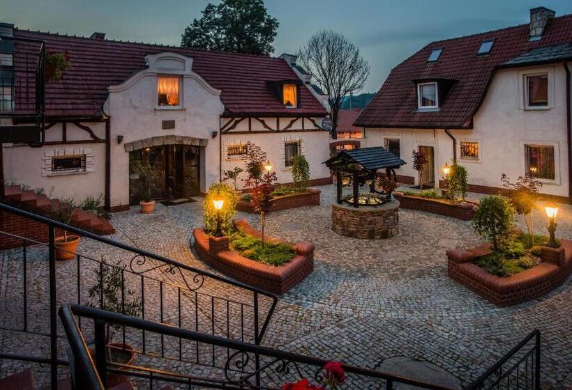 Bed and Breakfast Dworek Galosa