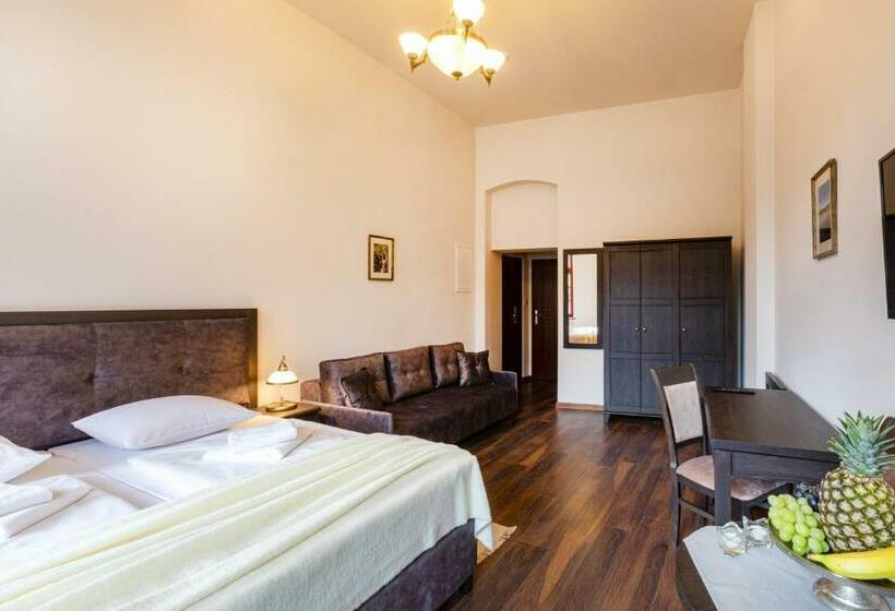 Bed and Breakfast Zeppelin Apartments Simple Acomodation