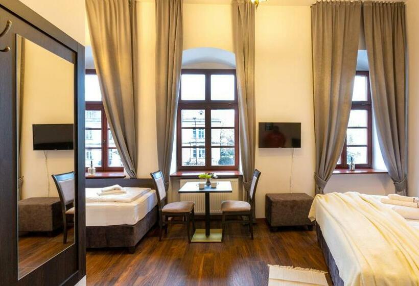 Bed and Breakfast Zeppelin Apartments Simple Acomodation