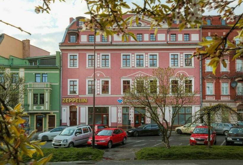 Bed and Breakfast Zeppelin Apartments Simple Acomodation