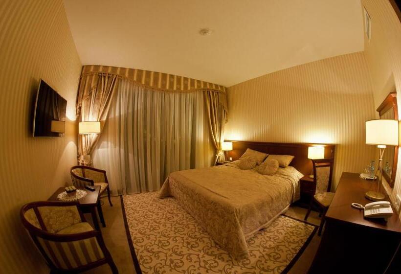 فندق Dwór Kresowy