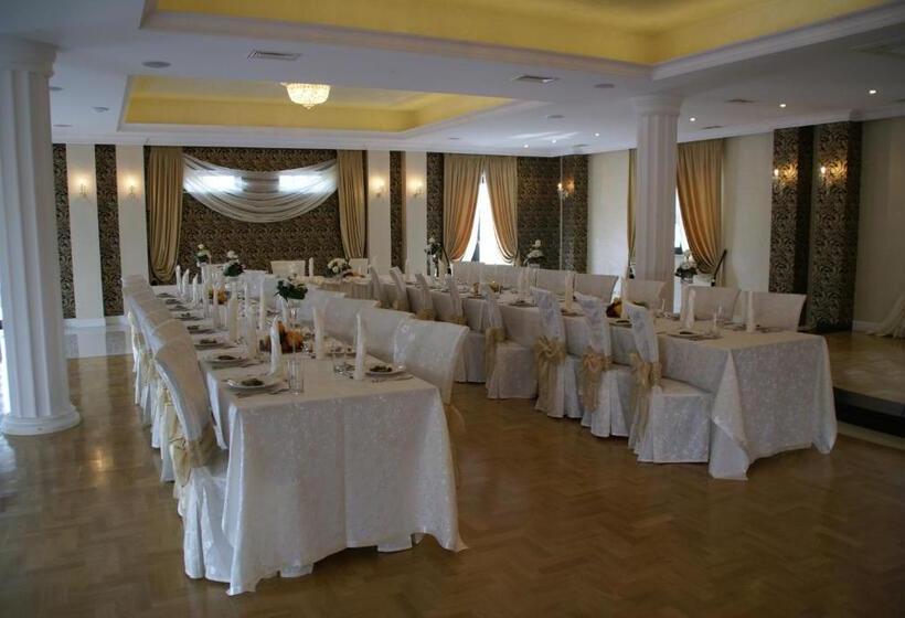 فندق Dwór Kresowy