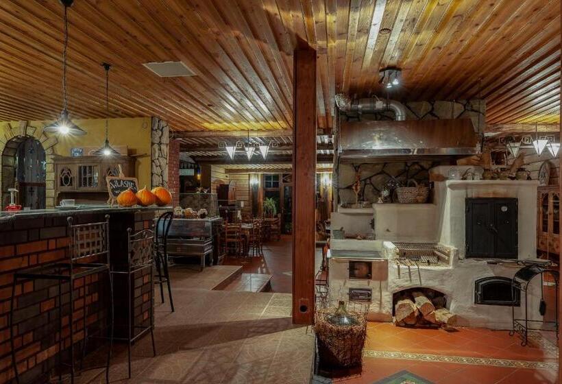 בית מלון כפרי Farma Lama Dom Gościnny