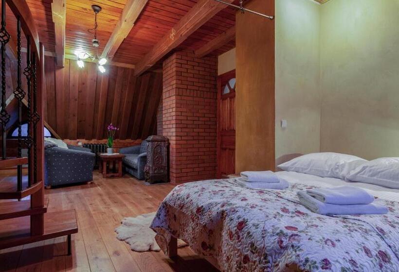 בית מלון כפרי Farma Lama Dom Gościnny