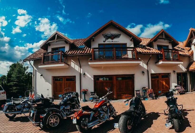 בית מלון כפרי Jantarvia Car Museum , Pasja I Wypoczynek Noclegi Z Klimatem