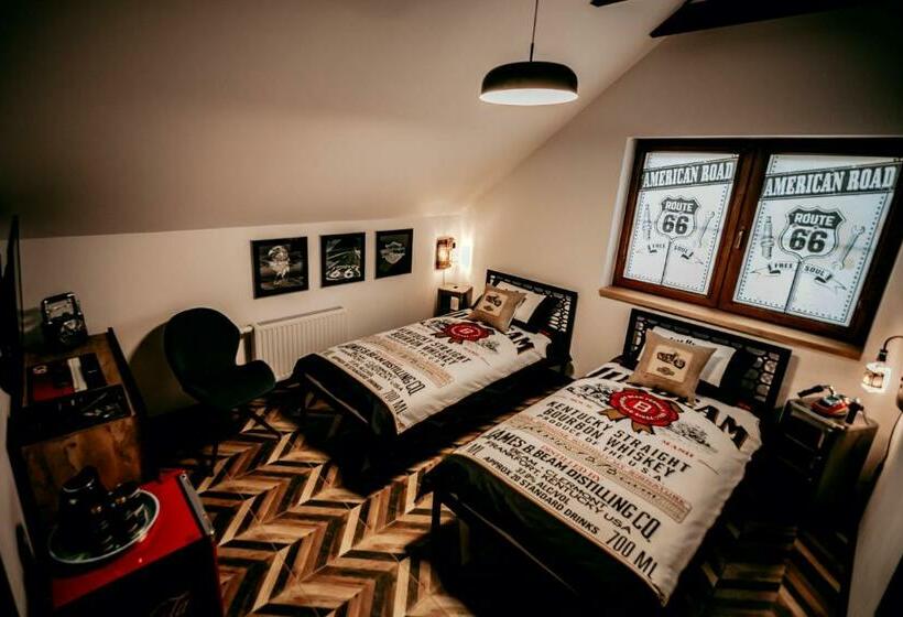 בית מלון כפרי Jantarvia Car Museum , Pasja I Wypoczynek Noclegi Z Klimatem