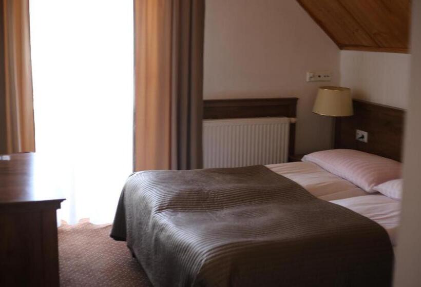 فندق Pod Różami