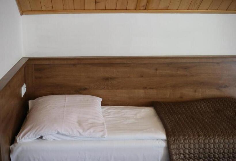 فندق Pod Różami