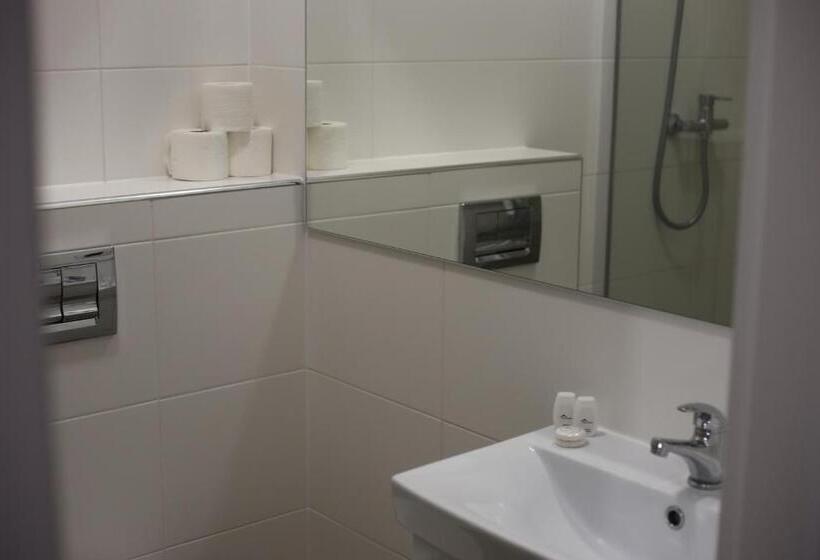 فندق Pod Różami