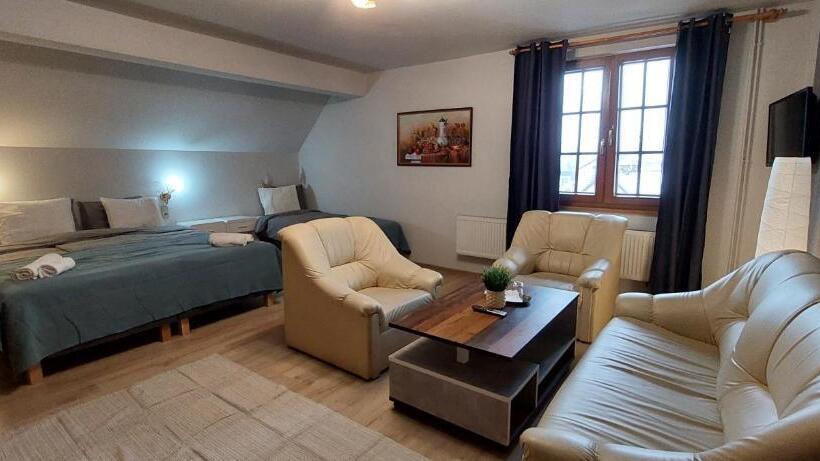 בית מלון כפרי Skalny Dworek