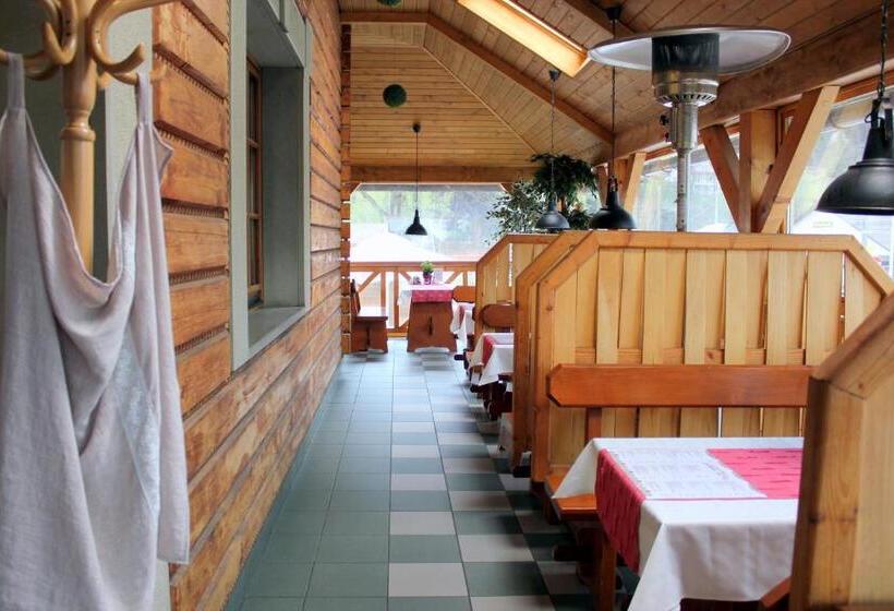 ホテル Skalny Dworek