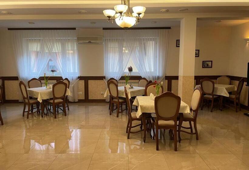 בית מלון כפרי Zajazd Nad Sanem