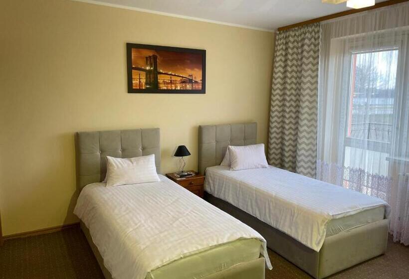 בית מלון כפרי Zajazd Nad Sanem