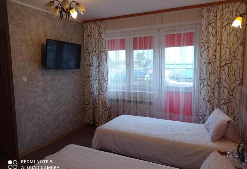 בית מלון כפרי Zajazd Nad Sanem