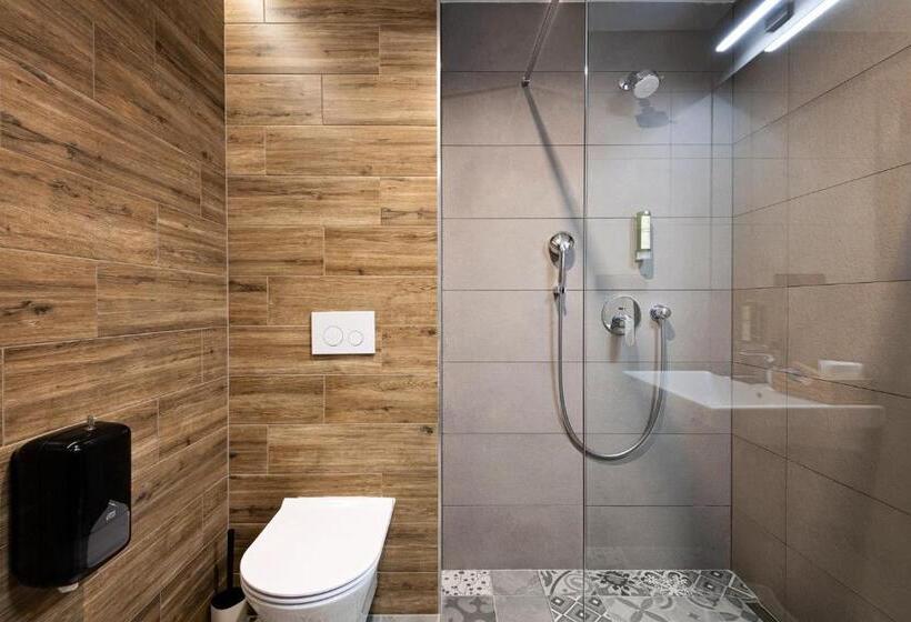 Ilkus Hotel & Restaurant