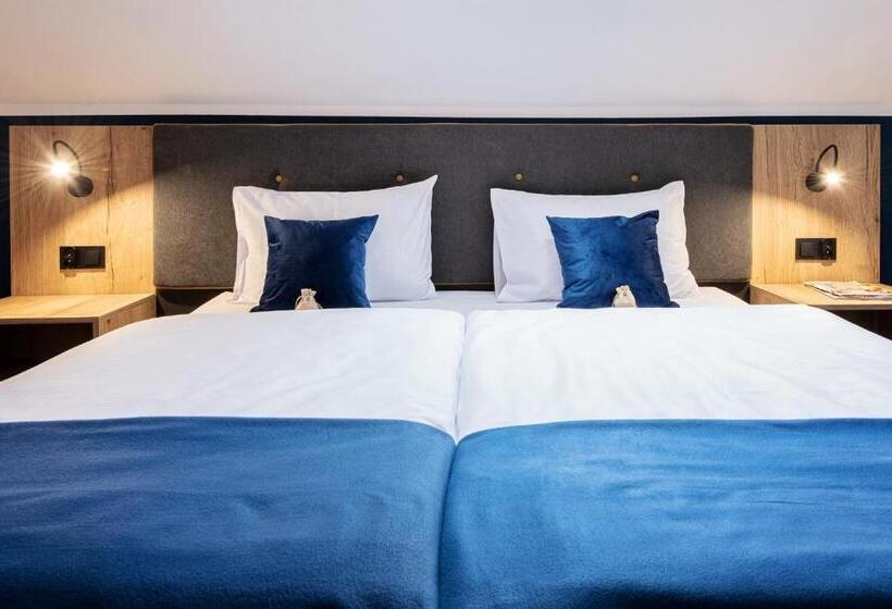 Ilkus Hotel & Restaurant