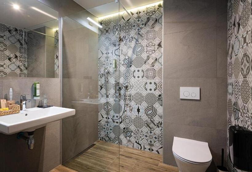 Ilkus Hotel & Restaurant