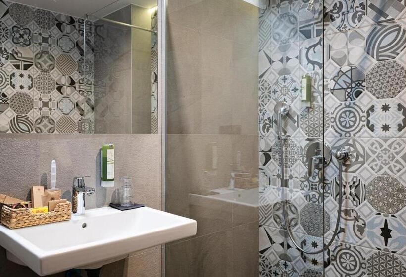 Ilkus Hotel & Restaurant