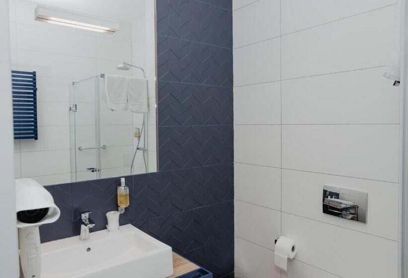 Molto Bene Hotel & Restaurant