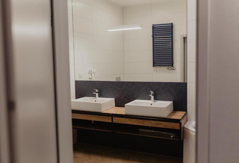 Molto Bene Hotel & Restaurant