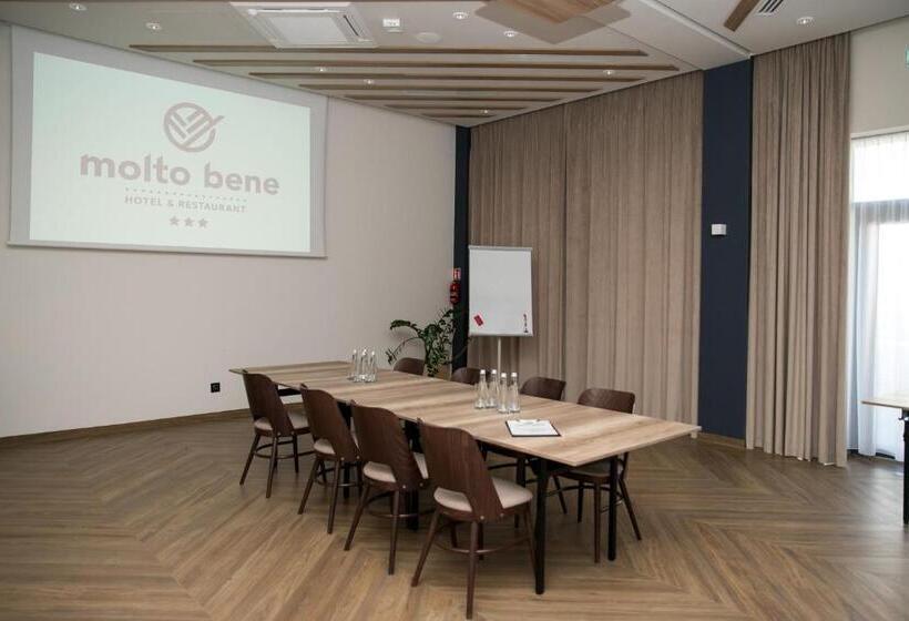 Molto Bene Hotel & Restaurant
