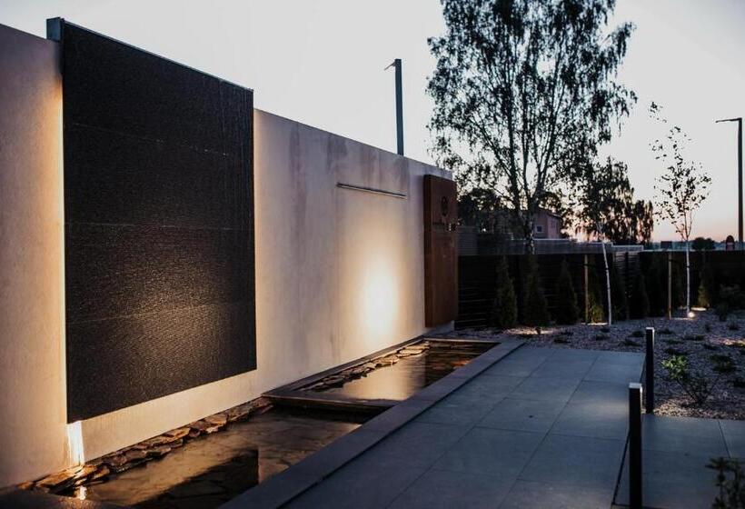 Molto Bene Hotel & Restaurant