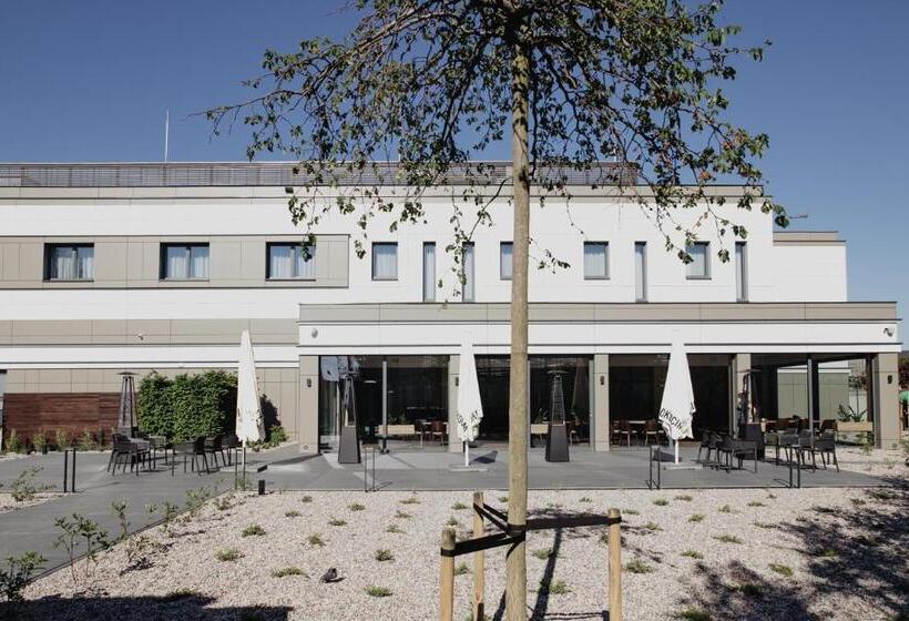 Molto Bene Hotel & Restaurant