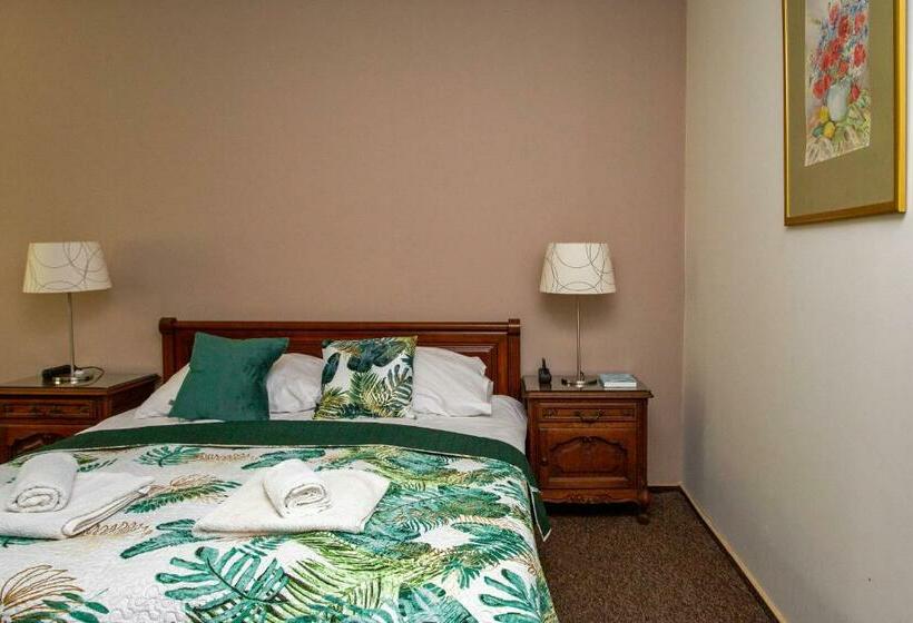 モーテル Noclegi Pod Dębem U Jakuba