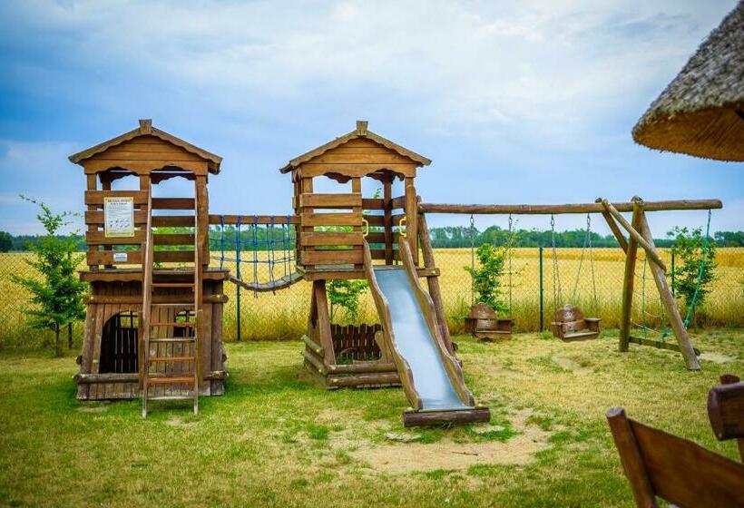 فندق على الطريق Słowianin