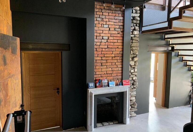 پانسیون Black House 88