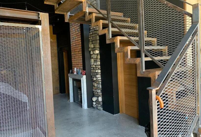 پانسیون Black House 88