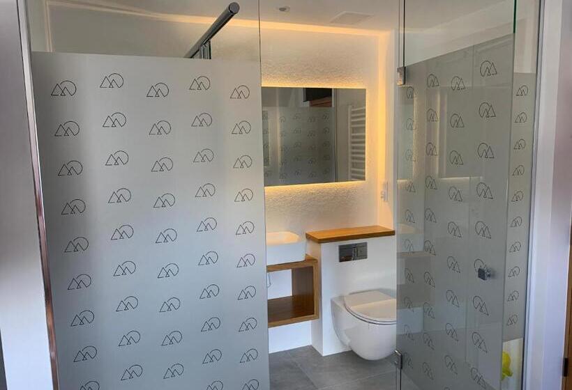 پانسیون Black House 88