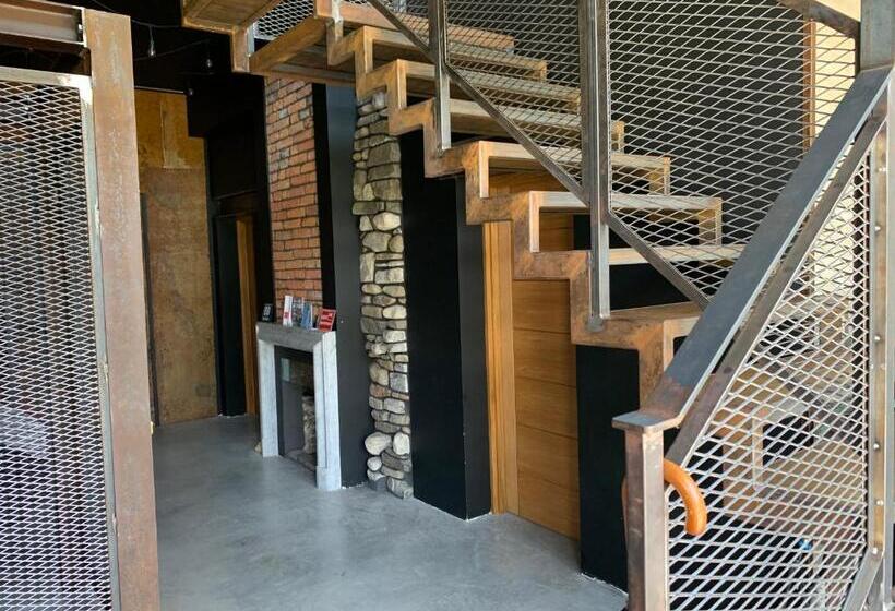 پانسیون Black House 88