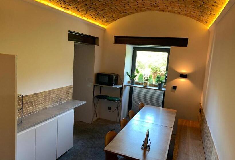 پانسیون Black House 88