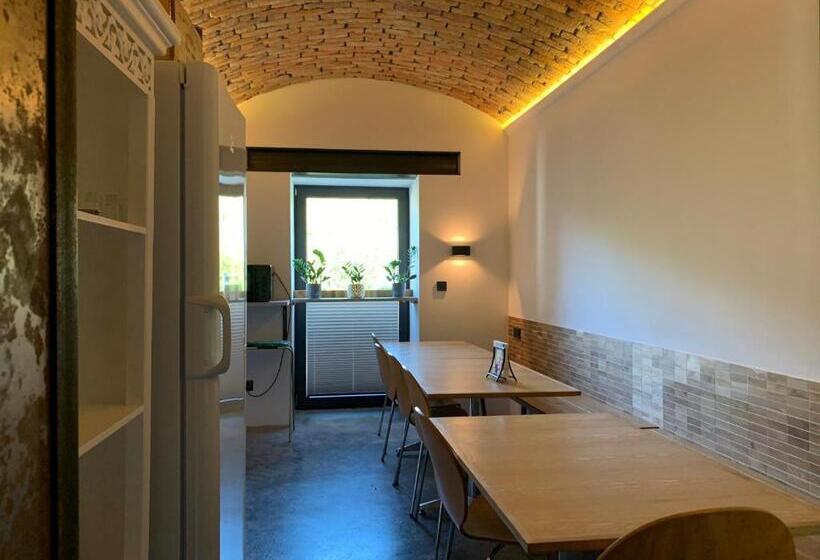 پانسیون Black House 88