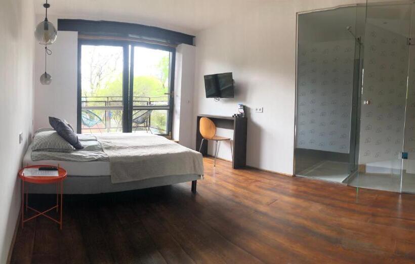 پانسیون Black House 88