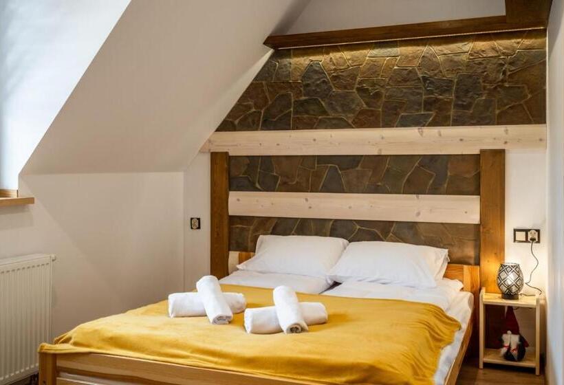 펜션 Domek U świerków